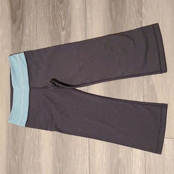🍁Lululemon Groove Crops in Coal/Surge Wee Stripe - Picture 3 of 13